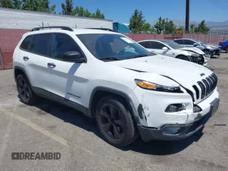 2017 Jeep Cherokee Altitude z VIN 1C4PJLAS7HW642589, wystawiony jako IAAI lot #42687016 z przebiegiem 126 918 mil mil oraz . Historia ofert i sprzedaży dostępna na DreamBid. Obrazek 1.