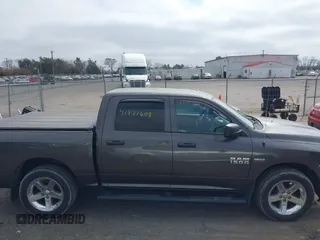2017 Ram 1500 Express z VIN 3C6RR7KT2HG796410, wystawiony jako IAAI lot #41771608 z przebiegiem 140 662 mil mil oraz . Historia ofert i sprzedaży dostępna na DreamBid. Obrazek 13.