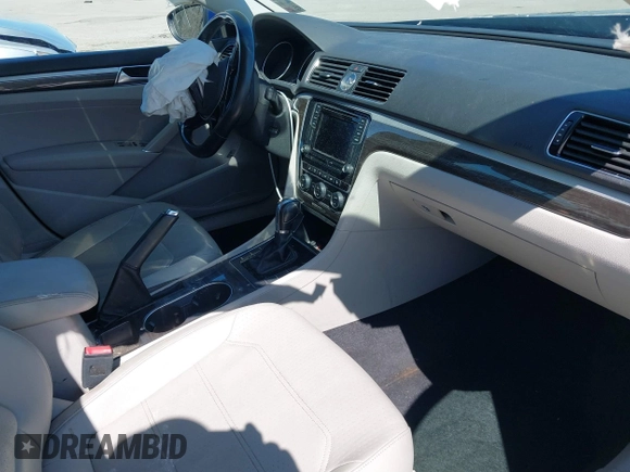 2016 Volkswagen Passat SE z VIN 1VWBS7A36GC047480, wystawiony jako IAAI lot #41685321 z przebiegiem 121 379 mil mil oraz . Historia ofert i sprzedaży dostępna na DreamBid. Obrazek 5.