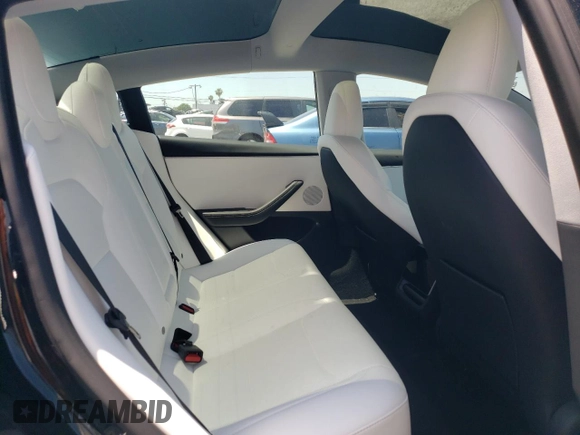 2025 Tesla Model 3 Long Range z VIN 5YJ3E1EA3SF975991, wystawiony jako Copart lot #55629765 z przebiegiem Nie podano mil oraz Szkoda całkowita • Salvage title. Historia ofert i sprzedaży dostępna na DreamBid. Obrazek 10.