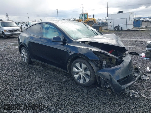 2022 Tesla Model Y Long Range z VIN 7SAYGDEE4NF447985, wystawiony jako IAAI lot #41811782 z przebiegiem 81 973 mil mil oraz . Historia ofert i sprzedaży dostępna na DreamBid. Obrazek 1.