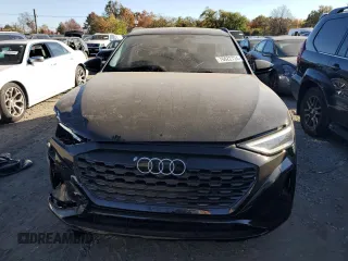 2024 Audi Q8 e-tron Premium Plus z VIN WA15AAGE0RB015202, wystawiony jako Copart lot #76622724 z przebiegiem 10 455 mil mil oraz Szkoda całkowita • Salvage title. Historia ofert i sprzedaży dostępna na DreamBid. Obrazek 5.