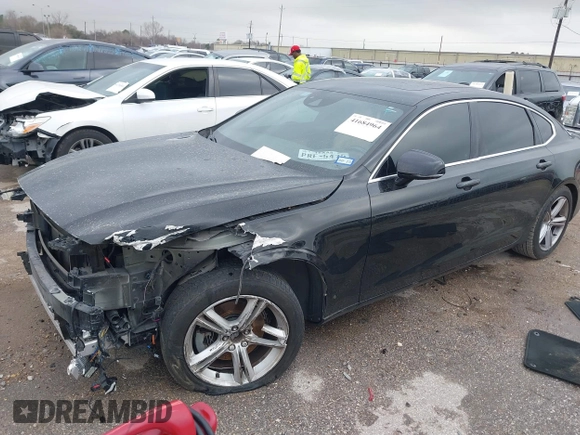 2018 Volvo S90 Momentum with VIN LVY982AK7JP025569, listed as a IAAI auction lot 41684964 with 102,815 mi miles. Bid and sale history available at carsss.com. Image 16.