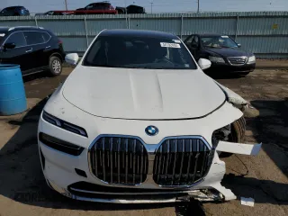 2023 BMW i7 xDrive60 z VIN WBY53EJ03PCM80194, wystawiony jako Copart lot #44192494 z przebiegiem Nie podano mil oraz . Historia ofert i sprzedaży dostępna na DreamBid. Obrazek 5.