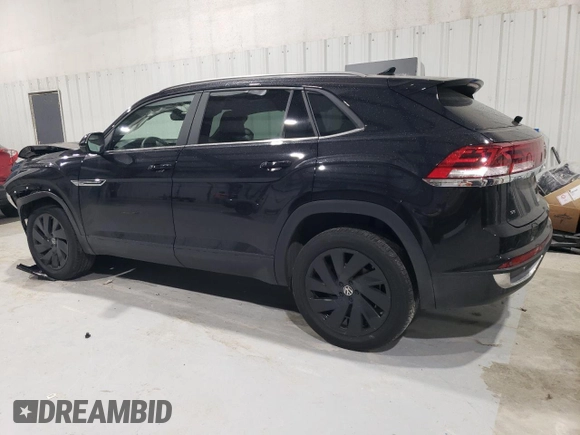 2024 Volkswagen Atlas SE with VIN 1V2WE2CA3RC221565, listed as a Copart auction lot 50817605 with 8,884 mi miles and Salvage title. Bid and sale history available at DreamBid. Image 2.