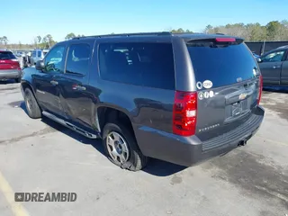 2010 Chevrolet Suburban LS with VIN 1GNUCHE07AR125498, listed as a IAAI auction lot 41427576 with 266,150 mi miles. Bid and sale history available at carsss.com. Image 3.