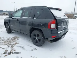 2016 Jeep Compass High Altitude z VIN 1C4NJDEB8GD758174, wystawiony jako IAAI lot #41235089 z przebiegiem 144 841 mil mil oraz . Historia ofert i sprzedaży dostępna na DreamBid. Obrazek 3.