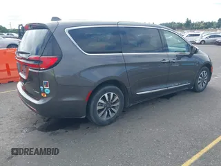 2022 Chrysler Pacifica Hybrid Limited with VIN 2C4RC1S72NR123083, listed as a IAAI auction lot 42623725 with 36,789 mi miles and . Bid and sale history available at DreamBid. Image 4.
