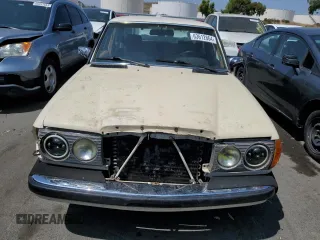 1984 Mercedes-Benz 300 300D-T with VIN WDBAB33AXEA157409, listed as a Copart auction lot 63612864 with 162,259 mi miles and Clean Title. Bid and sale history available at carsss.com. Image 5.