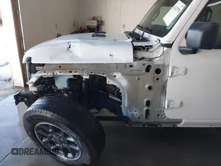 2020 Jeep Gladiator Overland with VIN 1C6HJTFG7LL139896, listed as a IAAI auction lot 41347570 with 98,484 mi miles and . Bid and sale history available at DreamBid. Image 18.