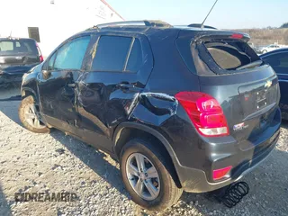 2021 Chevrolet Trax LT with VIN KL7CJPSB2MB321465, listed as a IAAI auction lot 38442466 with 1 mi miles. Bid and sale history available at carsss.com. Image 3.