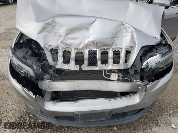 2019 Jeep Cherokee Latitude Plus with VIN 1C4PJMLB2KD260704, listed as a Copart auction lot 60077625 with 82,105 mi miles and Salvage title. Bid and sale history available at DreamBid. Image 12.