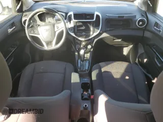 2018 Chevrolet Sonic LT z VIN 1G1JD6SH0J4131575, wystawiony jako Copart lot #86982344 z przebiegiem 81 862 mil mil oraz Szkoda całkowita • Salvage title. Historia ofert i sprzedaży dostępna na DreamBid. Obrazek 8.