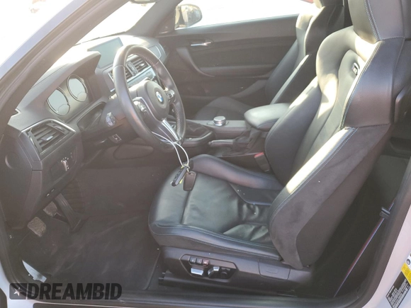 2020 BMW M2 Competition z VIN WBS2U7C01L7D99705, wystawiony jako Copart lot #83850434 z przebiegiem 101 313 mil mil oraz Szkoda całkowita • Salvage title. Historia ofert i sprzedaży dostępna na DreamBid. Obrazek 7.