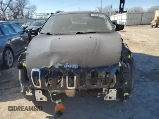 2017 Jeep Cherokee Latitude with VIN 1C4PJMCS0HW546838, listed as a Copart auction lot 89305395 with 57,581 mi miles and Salvage Title. Bid and sale history available at DreamBid. Image 5.