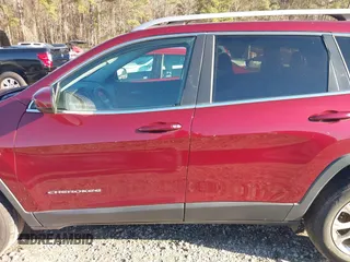2019 Jeep Cherokee Latitude with VIN 1C4PJLCB8KD220444, listed as a IAAI auction lot 41245726 with 98,659 mi miles and . Bid and sale history available at DreamBid. Image 15.