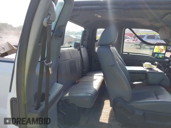 2012 Ford F-250 XL z VIN 1FT7X2B64CEC70511, wystawiony jako IAAI lot #42637624 z przebiegiem 252 372 mil mil oraz . Historia ofert i sprzedaży dostępna na DreamBid. Obrazek 8.