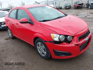 2014 Chevrolet Sonic LS z VIN 1G1JA5SH6E4128835, wystawiony jako IAAI lot #41906820 z przebiegiem 114 168 mil mil oraz . Historia ofert i sprzedaży dostępna na DreamBid. Obrazek 1.