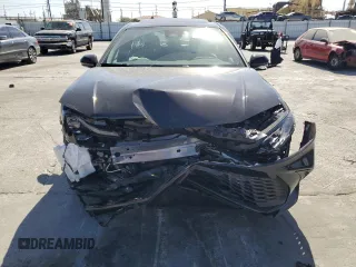 2025 Toyota Camry LE z VIN 4T1DAACK8SU101697, wystawiony jako Copart lot #47858965 z przebiegiem 8 897 mil mil oraz Szkoda całkowita • Salvage title. Historia ofert i sprzedaży dostępna na DreamBid. Obrazek 5.
