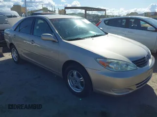 2004 Toyota Camry LE z VIN 4T1BE32K94U924750, wystawiony jako IAAI lot #41950037 z przebiegiem 164 982 mil mil oraz . Historia ofert i sprzedaży dostępna na DreamBid. Obrazek 1.