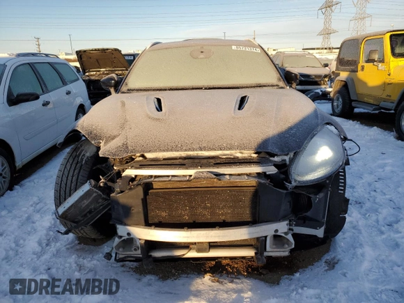 2021 Aston Martin DBX z VIN SCFVUJAW9MTV02708, wystawiony jako Copart lot #85731374 z przebiegiem Nie podano mil oraz Szkoda całkowita • Salvage title. Historia ofert i sprzedaży dostępna na DreamBid. Obrazek 5.