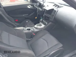 2016 Nissan 370Z Sport z VIN JN1AZ4EH1GM930883, wystawiony jako IAAI lot #41909945 z przebiegiem 80 484 mil mil oraz . Historia ofert i sprzedaży dostępna na DreamBid. Obrazek 5.