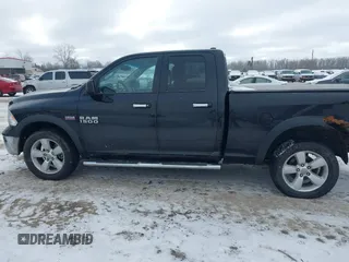 2014 Ram 1500 Big Horn z VIN 1C6RR7GT5ES114973, wystawiony jako IAAI lot #41250163 z przebiegiem 249 702 mil mil oraz . Historia ofert i sprzedaży dostępna na DreamBid. Obrazek 14.