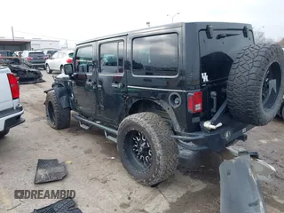 2017 Jeep Wrangler Unlimited Rubicon Recon z VIN 1C4HJWFG9HL592824, wystawiony jako IAAI lot #41427433 z przebiegiem 70 105 mil mil oraz . Historia ofert i sprzedaży dostępna na DreamBid. Obrazek 3.