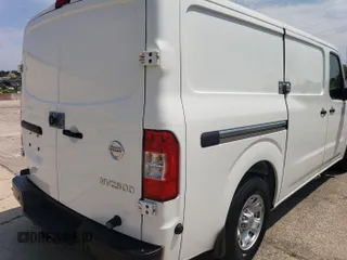 2019 Nissan NV SV z VIN 1N6AF0KY3KN807301, wystawiony jako IAAI lot #42479676 z przebiegiem 145 285 mil mil oraz . Historia ofert i sprzedaży dostępna na DreamBid. Obrazek 3.