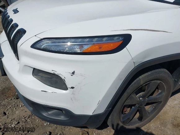 2018 Jeep Cherokee Latitude with VIN 1C4PJLCB5JD620363, listed as a IAAI auction lot 42053891 with 110,720 mi miles. Bid and sale history available at carsss.com. Image 6.