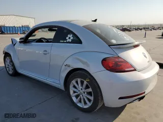 2018 Volkswagen Beetle SE with VIN 3VWJD7AT7JM701754, listed as a Copart auction lot 75018544 with 86,517 mi miles and Salvage Title. Bid and sale history available at carsss.com. Image 2.