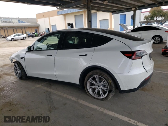 2024 Tesla Model Y z VIN 7SAYGDED2RF077262, wystawiony jako Copart lot #47797735 z przebiegiem 9 574 mil mil oraz Szkoda całkowita • Salvage title. Historia ofert i sprzedaży dostępna na DreamBid. Obrazek 2.