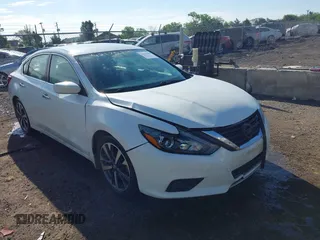 2017 Nissan Altima SV z VIN 1N4AL3AP0HC125959, wystawiony jako IAAI lot #42176500 z przebiegiem 146 838 mil mil oraz . Historia ofert i sprzedaży dostępna na DreamBid. Obrazek 1.