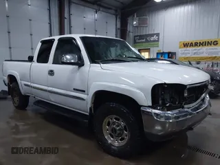 2000 GMC Sierra 2500 SLE z VIN 1GTGK29U5YZ195420, wystawiony jako IAAI lot #41440301 z przebiegiem 212 149 mil mil oraz . Historia ofert i sprzedaży dostępna na DreamBid. Obrazek 1.