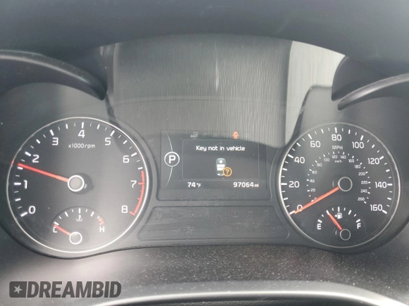 2017 Kia Optima SX Limited z VIN 5XXGV4L28HG173327, wystawiony jako Copart lot #61755435 z przebiegiem 97 064 mil mil oraz Szkoda całkowita • Salvage title. Historia ofert i sprzedaży dostępna na DreamBid. Obrazek 9.