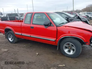 2001 Chevrolet S-10 LS with VIN 1GCCS19531K152758, listed as a IAAI auction lot 41700062 with 74,422 mi miles and . Bid and sale history available at DreamBid. Image 13.