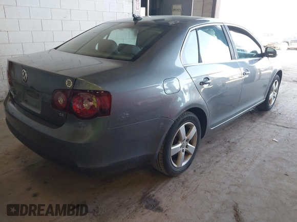 2008 Volkswagen Jetta SE with VIN 3VWRM71K78M027691, listed as a IAAI auction lot 42076092 with Not provided miles and . Bid and sale history available at DreamBid. Image 4.