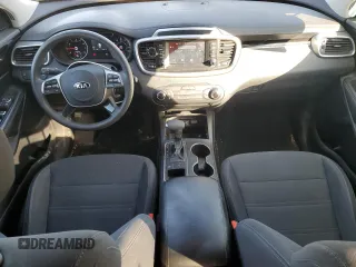 2019 Kia Sorento L z VIN 5XYPG4A31KG585341, wystawiony jako Copart lot #53194145 z przebiegiem 67 451 mil mil oraz Szkoda całkowita • Salvage title. Historia ofert i sprzedaży dostępna na DreamBid. Obrazek 8.