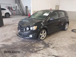 2016 Chevrolet Sonic LTZ z VIN 1G1JE6SB3G4150803, wystawiony jako IAAI lot #42007951 z przebiegiem 124 811 mil mil oraz . Historia ofert i sprzedaży dostępna na DreamBid. Obrazek 17.