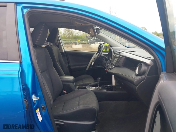 2017 Toyota RAV4 XLE with VIN JTMRFREV4HJ123496, listed as a IAAI auction lot 42068817 with 211,682 mi miles. Bid and sale history available at carsss.com. Image 5.
