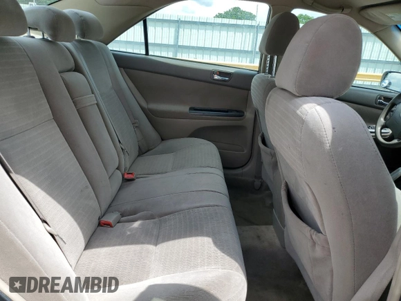 2005 Toyota Camry STD z VIN 4T1BE32K75U087837, wystawiony jako Copart lot #56735965 z przebiegiem 231 694 mil mil oraz Szkoda całkowita • Salvage title. Historia ofert i sprzedaży dostępna na DreamBid. Obrazek 10.
