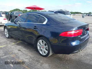 2019 Jaguar XE 25t Premium with VIN SAJAJ4FX9KCP46060, listed as a IAAI auction lot 42028720 with 38,953 mi miles. Bid and sale history available at carsss.com. Image 3.