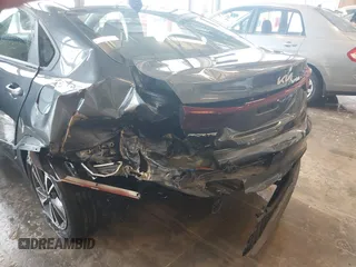 2024 Kia Forte LXS z VIN 3KPF24AD9RE827562, wystawiony jako IAAI lot #41943586 z przebiegiem 9 034 mil mil oraz . Historia ofert i sprzedaży dostępna na DreamBid. Obrazek 6.