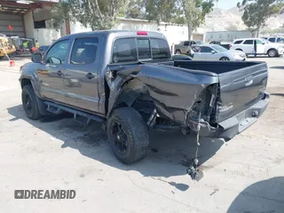 2013 Toyota Tacoma PreRunner z VIN 5TFJX4GN2DX018800, wystawiony jako IAAI lot #42304447 z przebiegiem 188 409 mil mil oraz . Historia ofert i sprzedaży dostępna na DreamBid. Obrazek 3.