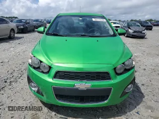 2015 Chevrolet Sonic LT z VIN 1G1JC5SH2F4145840, wystawiony jako Copart lot #56779335 z przebiegiem 101 521 mil mil oraz Czysty tytuł • Clean title. Historia ofert i sprzedaży dostępna na DreamBid. Obrazek 5.