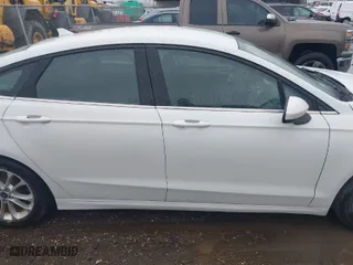 2019 Ford Fusion SE with VIN 3FA6P0HD5KR127641, listed as a IAAI auction lot 41880051 with 61,274 mi miles. Bid and sale history available at carsss.com. Image 13.