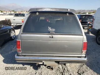 1988 GMC Jimmy z VIN 1GKCS18Z2J8541042, wystawiony jako Copart lot #78100004 z przebiegiem 199 916 mil mil oraz Czysty tytuł • Clean title. Historia ofert i sprzedaży dostępna na DreamBid. Obrazek 6.