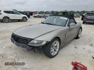 2005 BMW Z4 2.5i with VIN 4USBT33535LS58182, listed as a Copart auction lot 48528135 with 114,649 mi miles and Salvage Title. Bid and sale history available at carsss.com. Image 1.