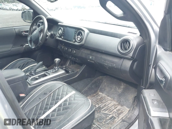 2020 Toyota Tacoma SR5 z VIN 3TMCZ5AN8LM323918, wystawiony jako IAAI lot #42279462 z przebiegiem 105 923 mil mil oraz . Historia ofert i sprzedaży dostępna na DreamBid. Obrazek 5.
