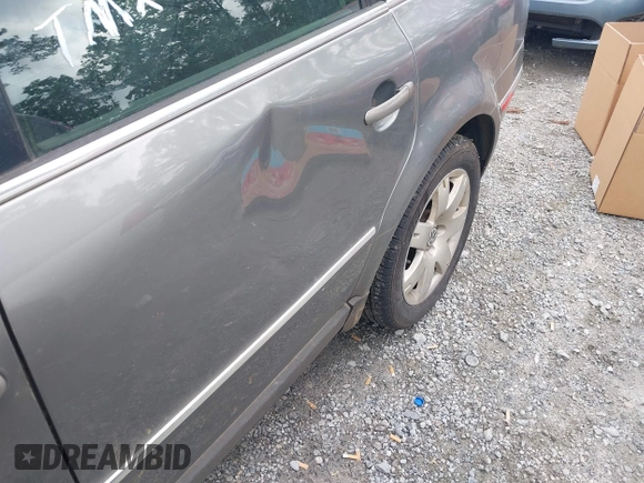 2005 Volkswagen Passat GLS with VIN WVWAD63B35E022223, listed as a IAAI auction lot 42223691 with 173,609 mi miles and . Bid and sale history available at DreamBid. Image 6.